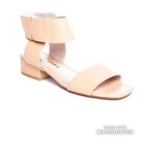 NWOT | Matisse Chanta Sandals